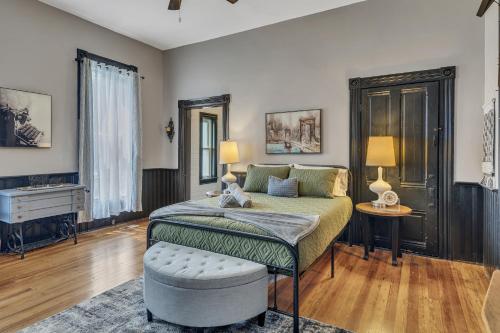 Ross & Ashley's Retreat (117 Marion St #1) - image 13