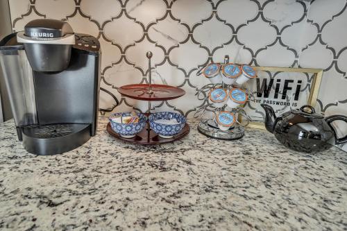 Ross & Ashley's Retreat (117 Marion St #1) - image 4