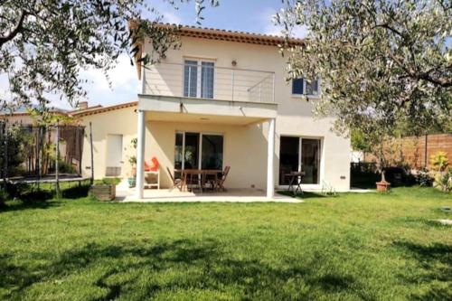 Villa familiale, chaleureuse, spacieuse au calme gîte à louer Chalet de luxe avec superbe vue