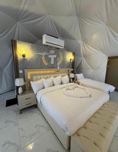 Superior King Room image 10