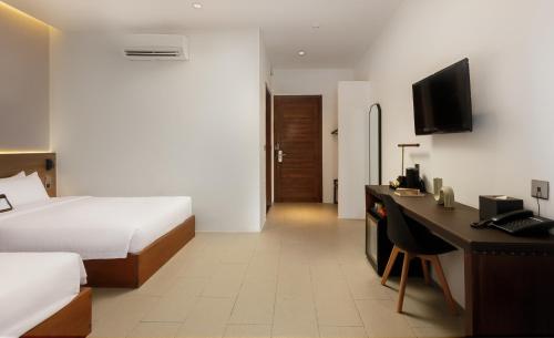 Superior Twin Room with City View image 2