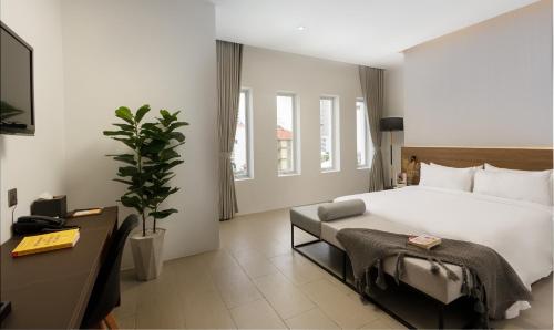 Deluxe Double Room image 2
