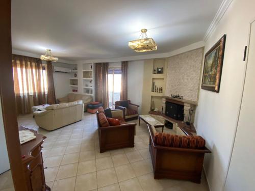 Itan Central 4 room apartment, Tirana (photo 8)