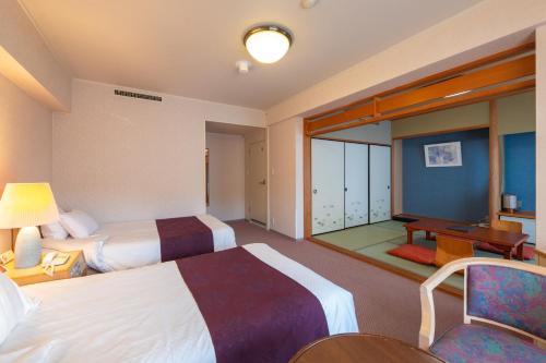 room detail thumbnail 1