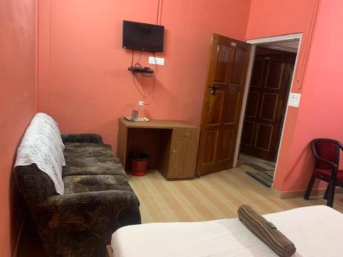 Shared lounge/TV area, Sunrise Belle Vue House in Malki