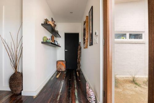 Studio South Port - Lush Private Oceanfront Studio Apartment in Port Noarlunga South