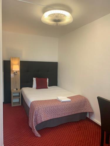 Brit Hotel Bleu Nuit - image 9