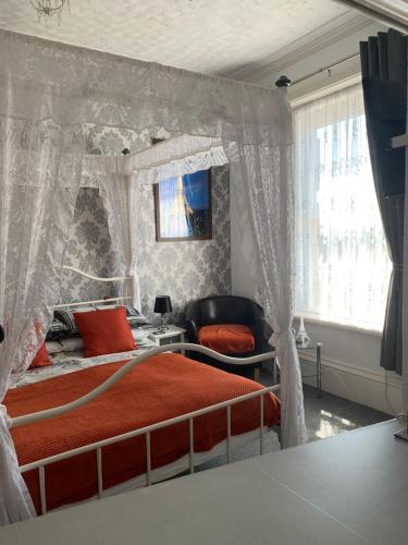 Hornby Villa- 4Star B&B-Couples & Families Only