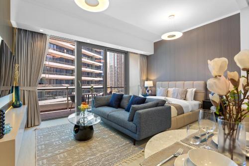 Stylish Studio with Premium Features in Marina, Dubaj