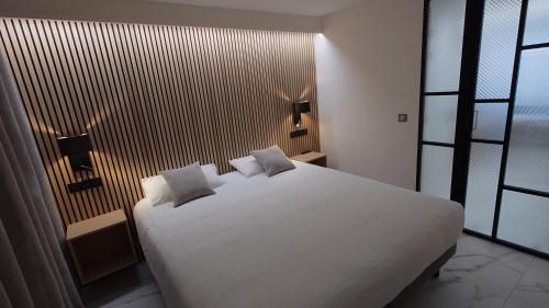 One-Bedroom Apartment with Terrace image 8