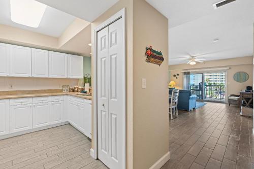 Oceanwalk 3-403 in New Smyrna Beach, USA