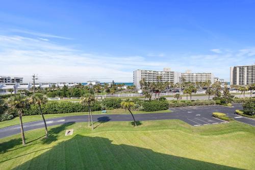 Oceanwalk 3-403 in New Smyrna Beach, USA