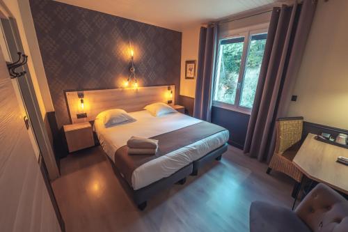 Kilátás, Logis Hotel Restaurant Le Plantevin in Propiac