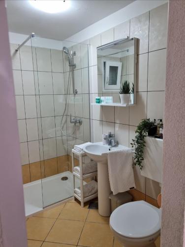 2 bedrooms, 2 beds