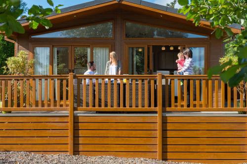 Lomond Woods Holiday Park Room Type - Two Bedroom Signature Lodge with Hot Tub