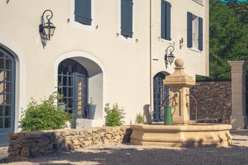 Bejárat, Logis Hotel Restaurant Le Plantevin in Propiac