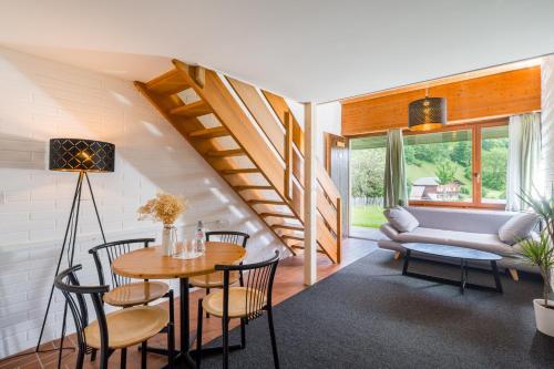1 queen bed, 2 twin beds, 1 sofa bed