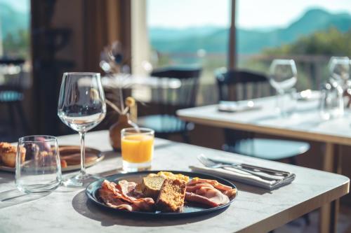 Logis Hotel Restaurant Le Plantevin - 식음료(F&B)