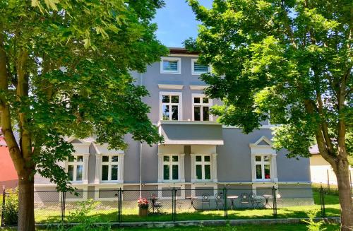 2 bedrooms, 3 beds