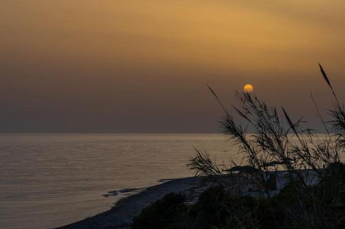 pantai, Ionian Cape seaside apartment in Vrachos