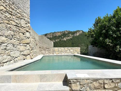 Úszómedence, Masia la Oliva in Coll de Nargó