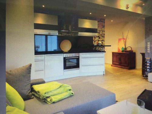 Exklusive Wohnung mit Panorama von Schwarzwald bis zu den Vogesen Exklusive Wohnung mit Panorama von Schwarzwald bis zu den Vogesen