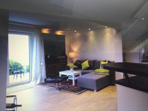 Exklusive Wohnung mit Panorama von Schwarzwald bis zu den Vogesen Exklusive Wohnung mit Panorama von Schwarzwald bis zu den Vogesen