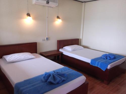 Standard Double Room image 3