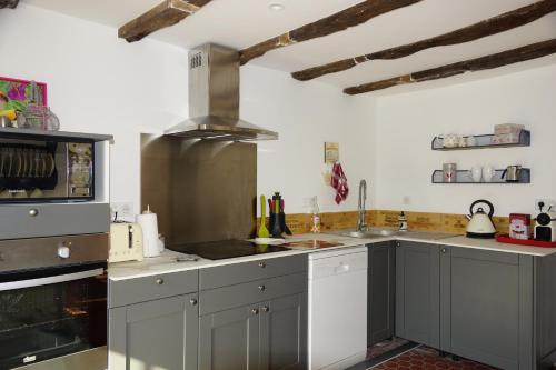 Kitchen, Gite du Moulin Toucan in Berneuil