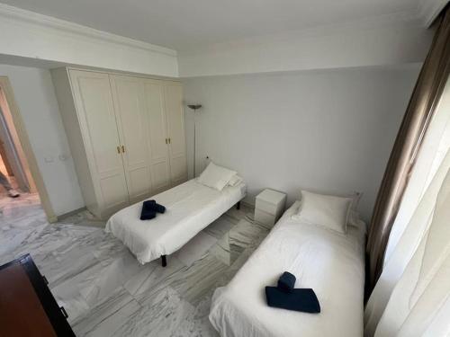 Magna Marbella Seaview Apartment - Tap to explore photos