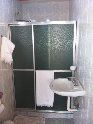 Bathroom, Friendly house in Rio in Iraja
