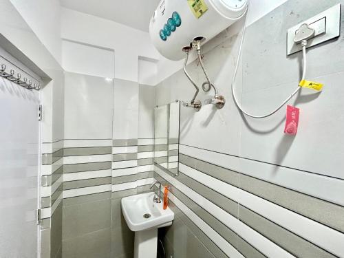 Yepplo's Stunning Mountain View 2-bedroom apartment with Private Kitchen - 24hrs Caretakers & Power Backup - image 5