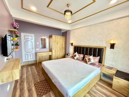 Yepplo's Stunning Mountain View 2-bedroom apartment with Private Kitchen - 24hrs Caretakers & Power Backup - image 3