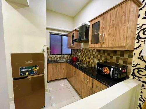 the realtors inn luxurious 1bed apartment dha 2 - image 6