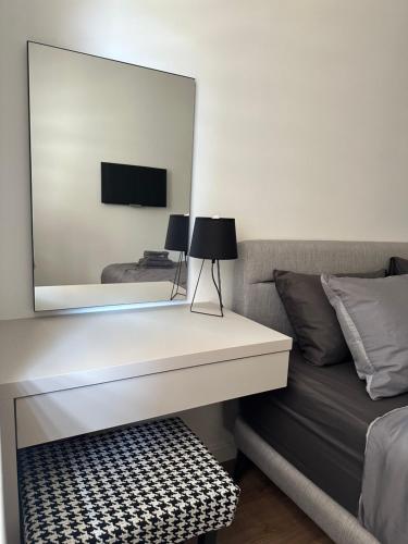 One-Bedroom Apartment image 10