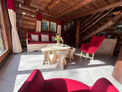 C Les rondins nature gîte 8 personnes avec jardin (C Les rondins nature gite 8 personnes avec jardin) in Compertrix