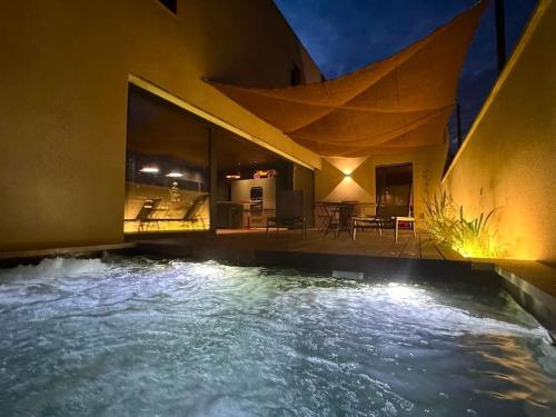 Maison d'architecte avec piscine-spa chauffé en centre ville de Vaison-la-Romaine - Location, gîte - Vaison-la-Romaine