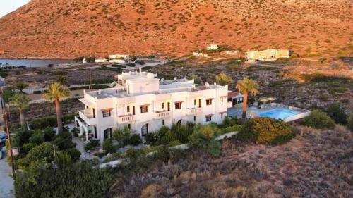 Exterior view, Cathrin Suites in Akrotiri