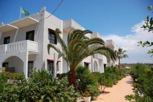 Garden, Cathrin Suites in Akrotiri