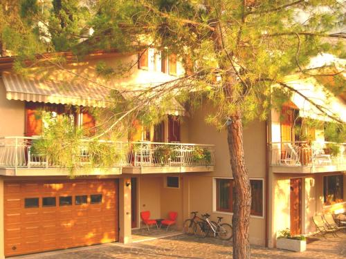 2 bedrooms, 3 beds