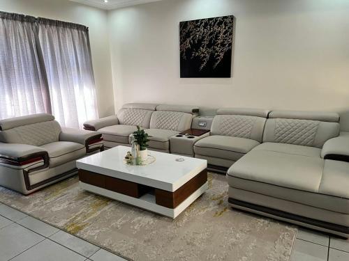 . Sweet Daisies Apartment