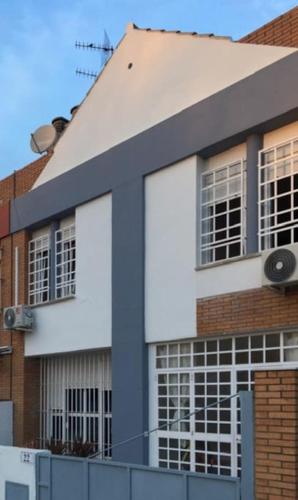 Casa Soleada Calle Tranquila Junto a FIBES, Sevilla (Foto 4)