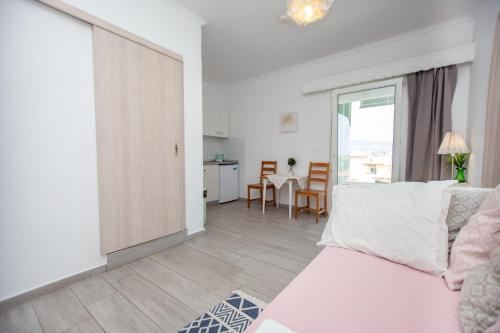 T H E BERLIN Studios and Suites