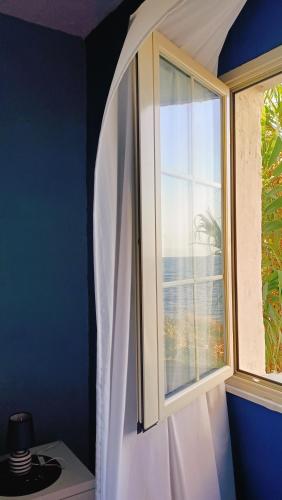 LA TERRAZZA SUL MARE camera fronte mare&vicino aereoporto SICILIAN VINTAGE STYLE SEASIDE ROOM LA TERRAZZA SUL MARE camera fronte mare&vicino aereoporto SICILIAN VINTAGE STYLE SEASIDE ROOM