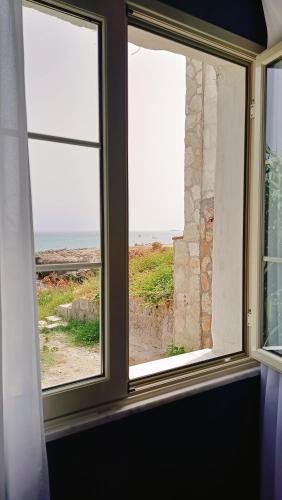 LA TERRAZZA SUL MARE camera fronte mare&vicino aereoporto SICILIAN VINTAGE STYLE SEASIDE ROOM LA TERRAZZA SUL MARE camera fronte mare&vicino aereoporto SICILIAN VINTAGE STYLE SEASIDE ROOM
