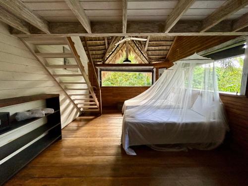 1 queen bed, 2 twin beds