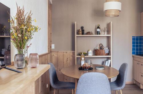 2 bedrooms, 4 beds