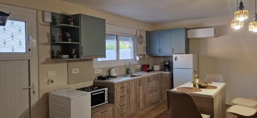 Stergios Suite with Private Jacuzzi Stergios Suite with Private Jacuzzi