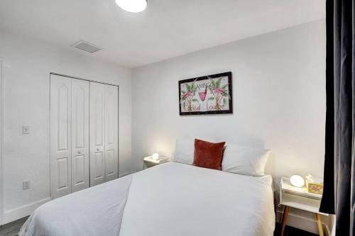 Modern Miami House 2Baths Design District in Mins in Miami, USA