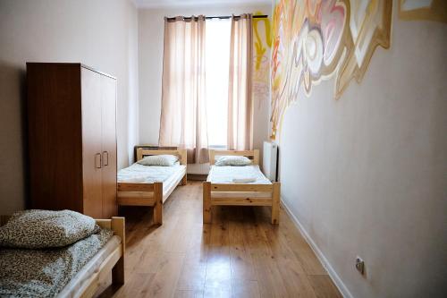 Hostel Graffiti Room Type - Basic Triple Room